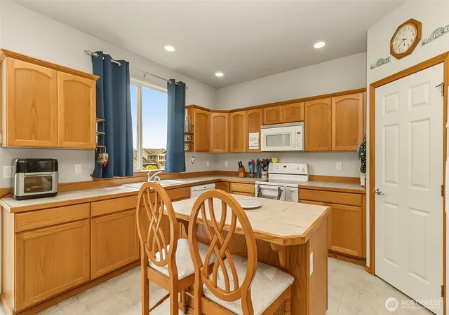 Photo 3 of Single family home for sale at 6822 38th Place Ne, Marysville, WA 98270 | MLS# NWM2521579 | Listing updated on 2026-09-21