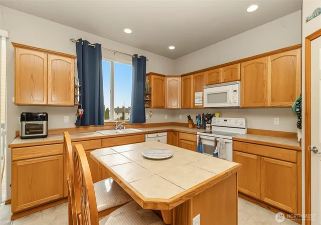 Photo 3 of Single family home for sale at 6822 38th Place NE, Marysville, WA 98270 | MLS# NWM2521579 | Listing updated on 2026-09-21