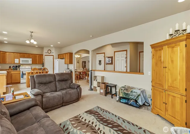 Photo 4 of Single family home for sale at 6822 38th Place NE, Marysville, WA 98270 | MLS# NWM2521579 | Listing updated on 2026-09-21