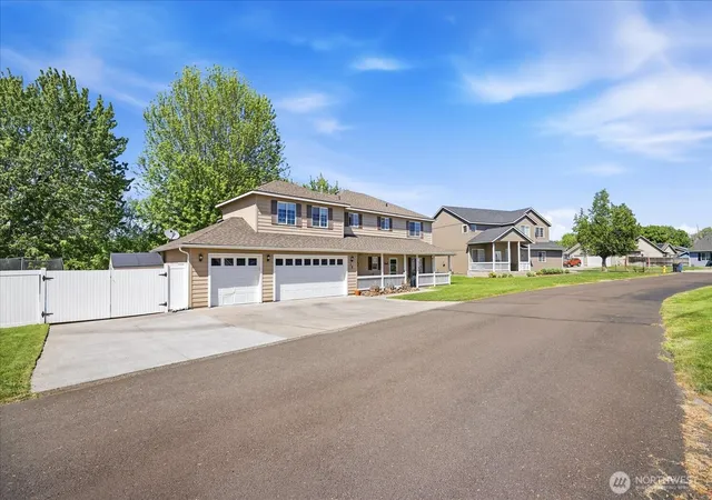 Photo 3 of Single family home for sale at 28 Paintbrush Ct, Walla Walla, WA 99362 | MLS# NWM2521591 | Listing updated on 2026-09-21