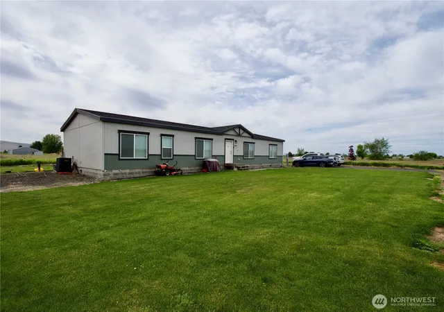 Photo 2 of Manufactured home for sale at 174958 W Apricot Rd, Grandview, WA 98930 | MLS# NWM2521630 | Listing updated on 2026-09-21