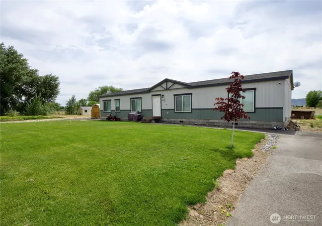 Photo 3 of Manufactured home for sale at 174958 W Apricot Rd, Grandview, WA 98930 | MLS# NWM2521630 | Listing updated on 2026-09-21
