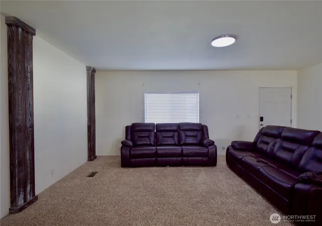 Photo 4 of Manufactured home for sale at 174958 W Apricot Rd, Grandview, WA 98930 | MLS# NWM2521630 | Listing updated on 2026-09-21