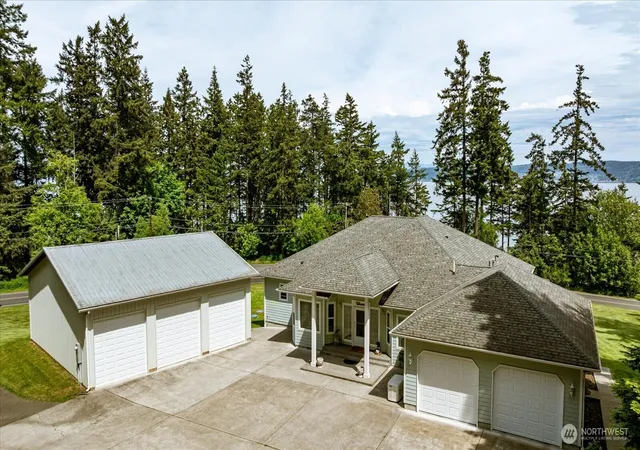 Photo 4 of Sale Pending at 152 E Morris Rd, Coupeville, WA 98239 | MLS# NWM2521726 | Listing updated on 2026-09-22