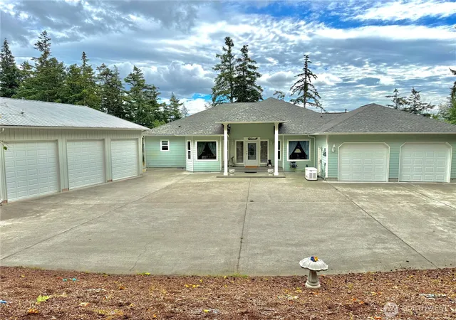 Photo 1 of Sale Pending at 152 E Morris Rd, Coupeville, WA 98239 | MLS# NWM2521726 | Listing updated on 2026-09-22