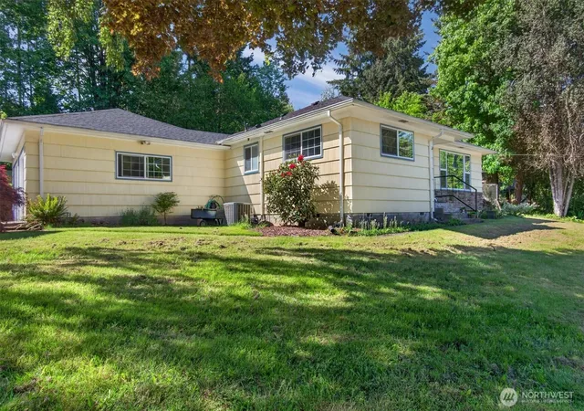 Photo 4 of Single family home for sale at 914 Coal Crk Rd, Longview, WA 98632 | MLS# NWM2521739 | Listing updated on 2026-09-21
