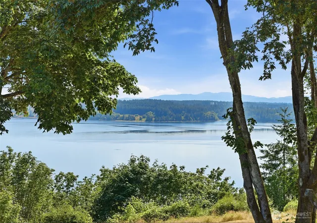 Photo 4 of Single family home for sale at 946 7th Court, Fox Island, WA 98333 | MLS# NWM2521765 | Listing updated on 2026-09-21