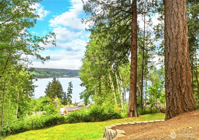 Photo 2 of Single family home for sale at 210 E Panorama Dr, Shelton, WA 98584 | MLS# NWM2521867 | Listing updated on 2026-09-21