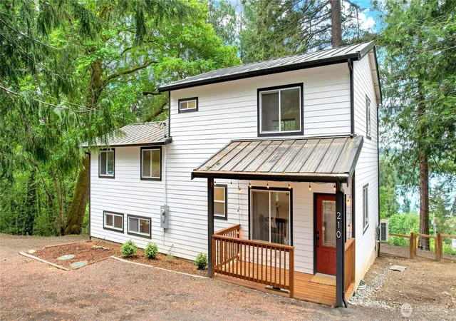 Photo 3 of Single family home for sale at 210 E Panorama Dr, Shelton, WA 98584 | MLS# NWM2521867 | Listing updated on 2026-09-21
