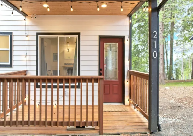 Photo 3 of Single family home for sale at 210 E Panorama Dr, Shelton, WA 98584 | MLS# NWM2521867 | Listing updated on 2026-09-21