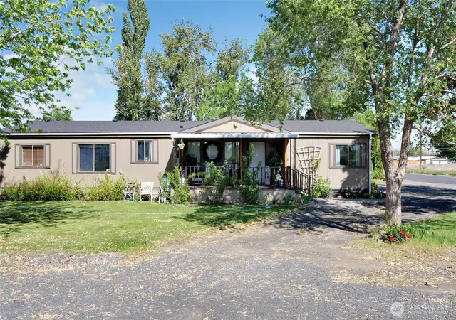 Photo 1 of Manufactured home for sale at 4379 Jackie Dr Ne, Moses Lake, WA 98837 | MLS# NWM2521941 | Listing updated on 2026-09-21