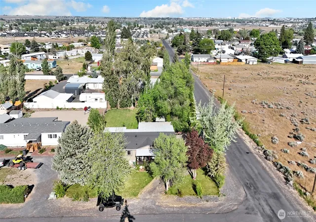 Photo 2 of Manufactured home for sale at 4379 Jackie Dr Ne, Moses Lake, WA 98837 | MLS# NWM2521941 | Listing updated on 2026-09-21
