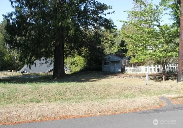 Photo 2 of Sale Pending at 2418 Crestridge Dr Nw, Olympia, WA 98502 | MLS# NWM2522024 | Listing updated on 2026-09-23