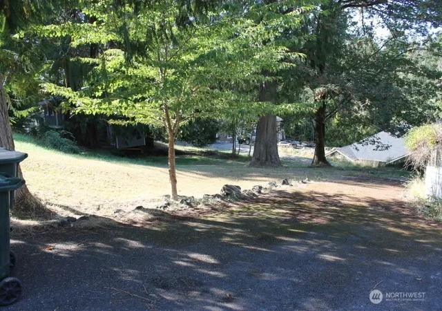 Photo 3 of Sale Pending at 2418 Crestridge Dr Nw, Olympia, WA 98502 | MLS# NWM2522024 | Listing updated on 2026-09-23