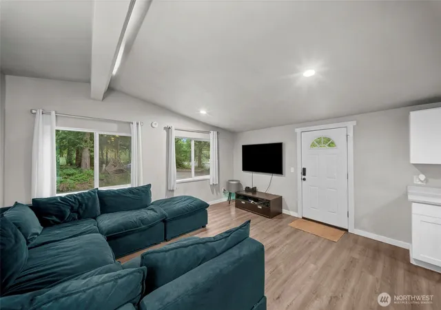 Photo 3 of Sale Pending at 21 E Burrows Ln, Shelton, WA 98584 | MLS# NWM2522121 | Listing updated on 2026-09-29