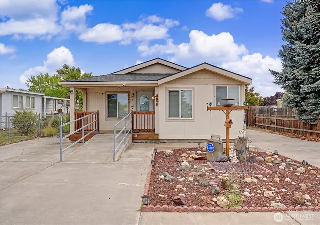 Manufactured home for sale at 426 7th Avenue SE, Ephrata, WA 98823 | MLS# NWM2522199