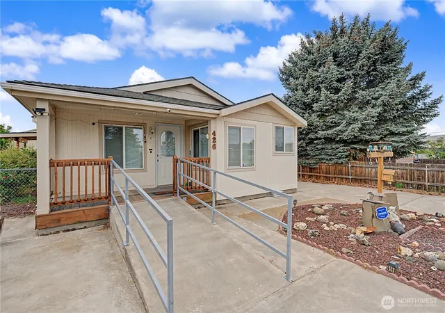 Photo 2 of Manufactured home for sale at 426 7th Avenue Se, Ephrata, WA 98823 | MLS# NWM2522199 | Listing updated on 2026-09-21