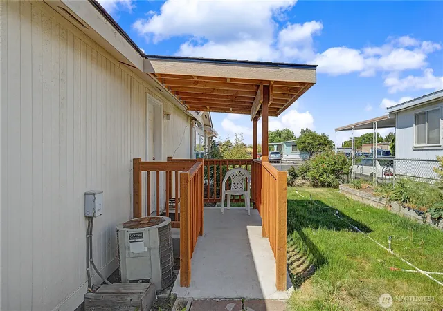 Photo 3 of Manufactured home for sale at 426 7th Avenue SE, Ephrata, WA 98823 | MLS# NWM2522199 | Listing updated on 2026-09-21
