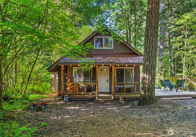 Photo 1 of Single family home for sale at 139 Mount Rainier Dr, Packwood, WA 98361 | MLS# NWM2522231 | Listing updated on 2026-09-21