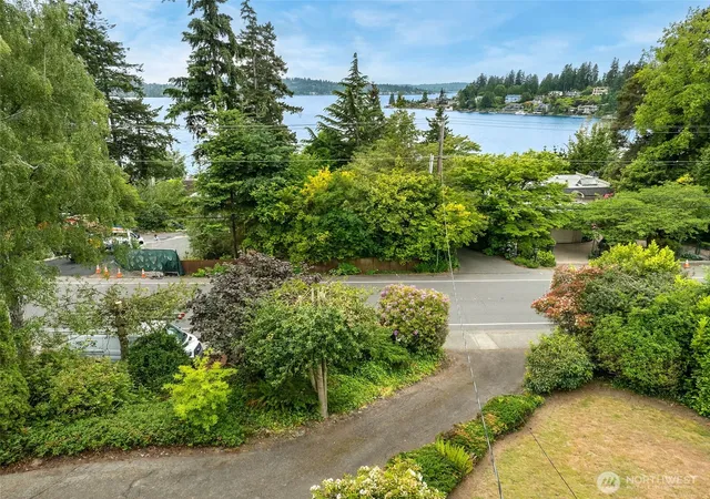 Photo 3 of Single family home for sale at 9510 Lake Washington Blvd NE, Bellevue, WA 98004 | MLS# NWM2522239 | Listing updated on 2026-09-21