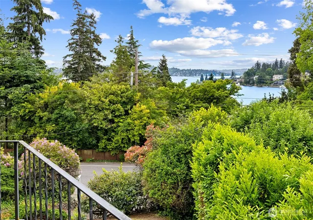 Photo 4 of Single family home for sale at 9510 Lake Washington Blvd NE, Bellevue, WA 98004 | MLS# NWM2522239 | Listing updated on 2026-09-21