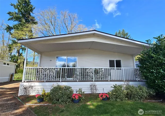 Photo 1 of Manufactured home for sale at 921 Autumn Ln #221, Bellingham, WA 98229 | MLS# NWM2522248 | Listing updated on 2026-09-21
