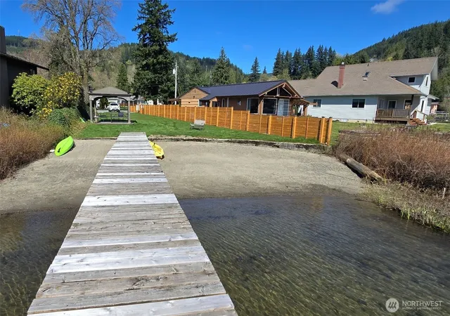 Photo 3 of Manufactured home for sale at 921 Autumn Ln #221, Bellingham, WA 98229 | MLS# NWM2522248 | Listing updated on 2026-09-21