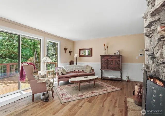 Photo 4 of Single family home for sale at 6922 232nd Avenue NE, Redmond, WA 98053 | MLS# NWM2522255 | Listing updated on 2026-09-21