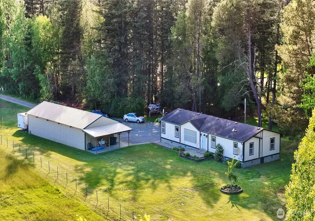 Photo 2 of Manufactured home for sale at 7928 Portal Way, Custer, WA 98240 | MLS# NWM2522299 | Listing updated on 2026-09-21