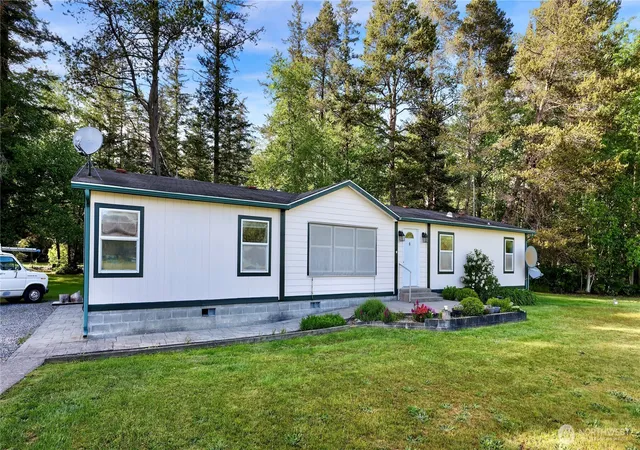 Photo 3 of Manufactured home for sale at 7928 Portal Way, Custer, WA 98240 | MLS# NWM2522299 | Listing updated on 2026-09-21