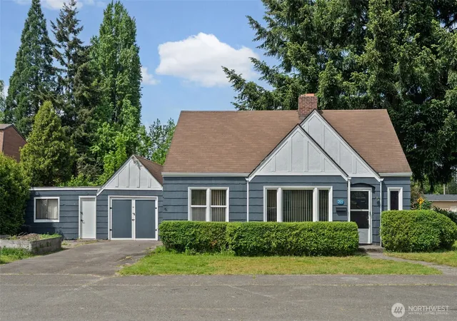 Photo 1 of Sale Pending at 205 W Saar St, Kent, WA 98032 | MLS# NWM2522331 | Listing updated on 2026-09-30