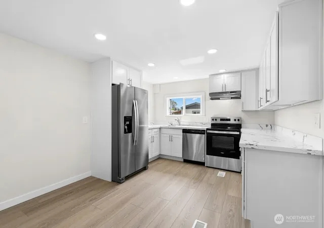 Photo 3 of Manufactured home for sale at 12200 Stone Ave N #38, Seattle, WA 98133 | MLS# NWM2522442 | Listing updated on 2026-09-21