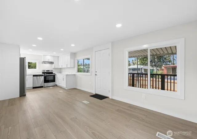Photo 4 of Manufactured home for sale at 12200 Stone Ave N #38, Seattle, WA 98133 | MLS# NWM2522442 | Listing updated on 2026-09-21