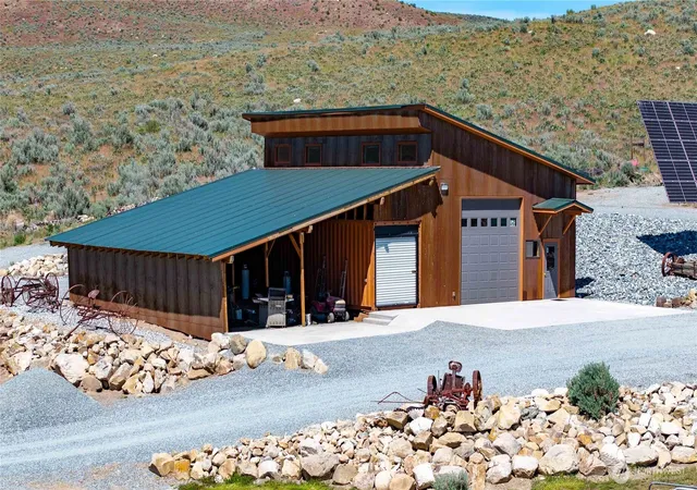 Photo 3 of Single family home for sale at 476 Bill Shaw Rd, Pateros, WA 98846 | MLS# NWM2522464 | Listing updated on 2026-09-22