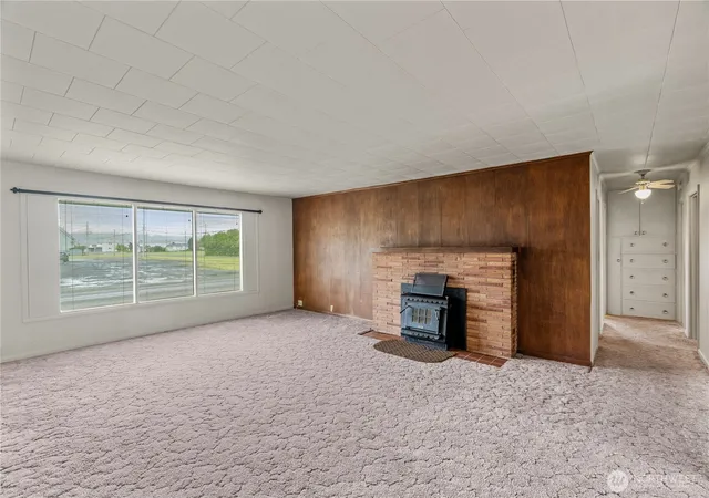 Photo 4 of Single family home for sale at 106 Jefferson St, South Bend, WA 98586 | MLS# NWM2522470 | Listing updated on 2026-09-21