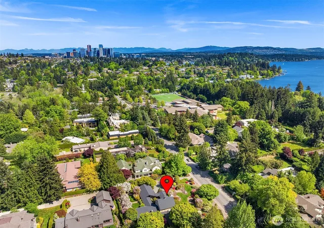 Photo 3 of Sale Pending at 7720 NE 8th Street, Medina, WA 98039 | MLS# NWM2522516 | Listing updated on 2026-09-25