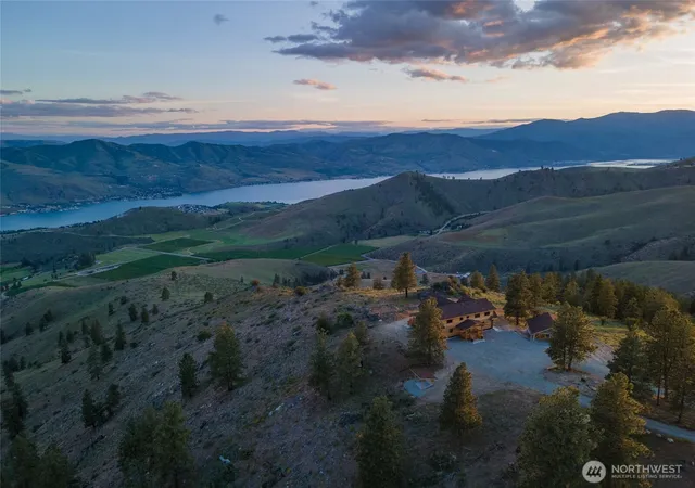 Photo 3 of Single family home for sale at 1831 Cottontail Ln, Chelan, WA 98816 | MLS# NWM2522528 | Listing updated on 2026-09-17