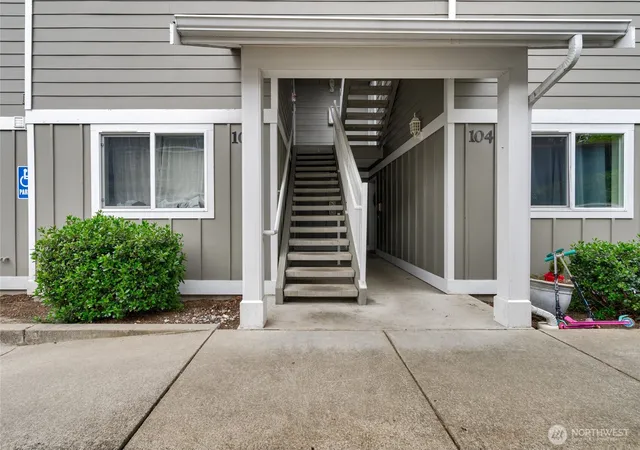 Photo 3 of Condo for sale at 1640 SW Mulberry Pl #C203, Oak Harbor, WA 98277 | MLS# NWM2522572 | Listing updated on 2026-09-21