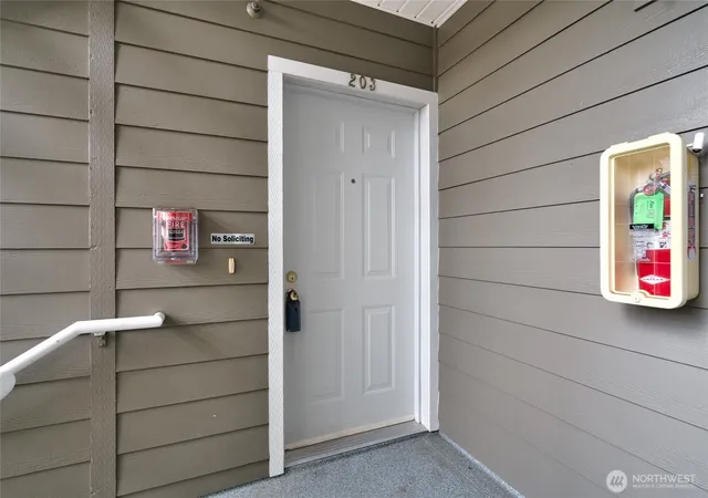 Photo 4 of Condo for sale at 1640 SW Mulberry Pl #C203, Oak Harbor, WA 98277 | MLS# NWM2522572 | Listing updated on 2026-09-21