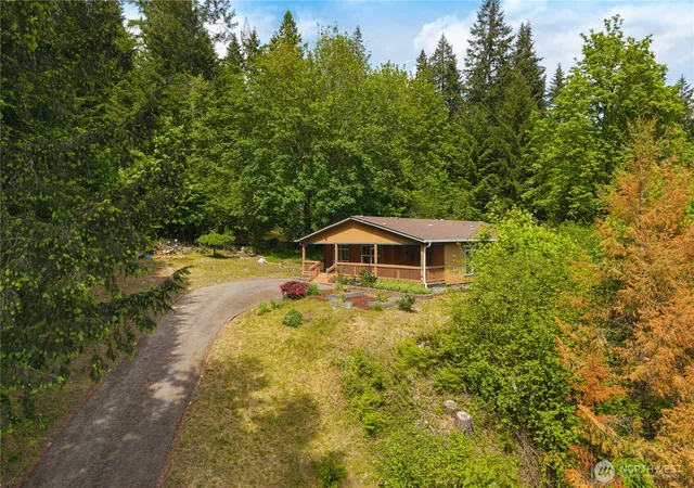 Photo 2 of Sale Pending at 3939 Black Lake Blvd Sw, Tumwater, WA 98512 | MLS# NWM2522592 | Listing updated on 2026-09-30