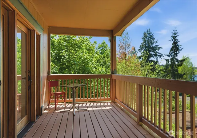 Photo 4 of Sale Pending at 3939 Black Lake Blvd SW, Tumwater, WA 98512 | MLS# NWM2522592 | Listing updated on 2026-09-30