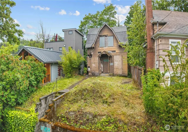 Photo 3 of Single family home for sale at 4563 33rd Avenue S, Seattle, WA 98118 | MLS# NWM2522618 | Listing updated on 2026-09-23