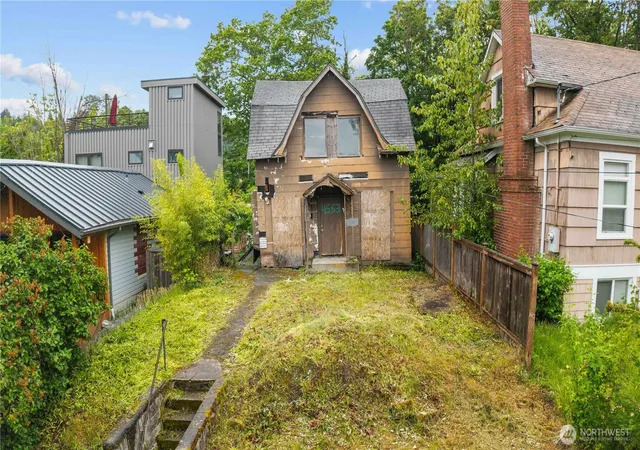 Photo 4 of Single family home for sale at 4563 33rd Avenue S, Seattle, WA 98118 | MLS# NWM2522618 | Listing updated on 2026-09-23