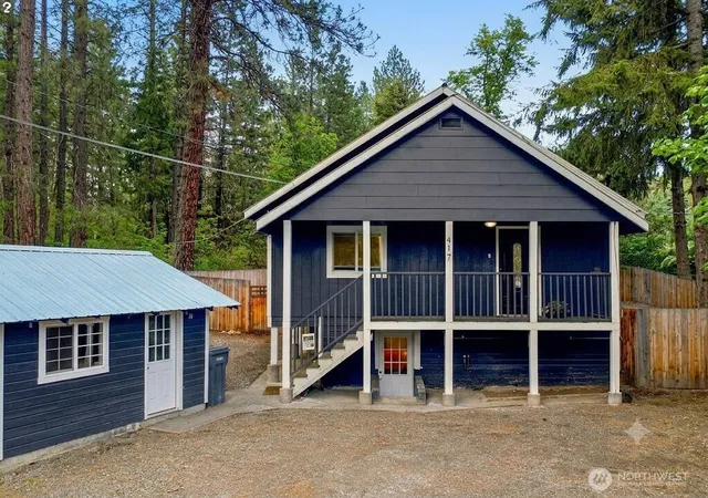 Photo 2 of Single family home for sale at 417 W 2nd Street, Cle Elum, WA 98922 | MLS# NWM2522630 | Listing updated on 2026-10-01