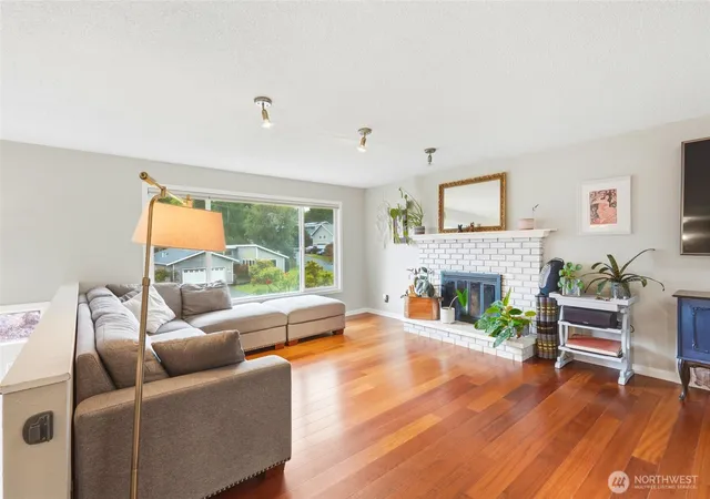 Photo 3 of Sale Pending at 619 Willow Rd, Bellingham, WA 98225 | MLS# NWM2522643 | Listing updated on 2026-09-24