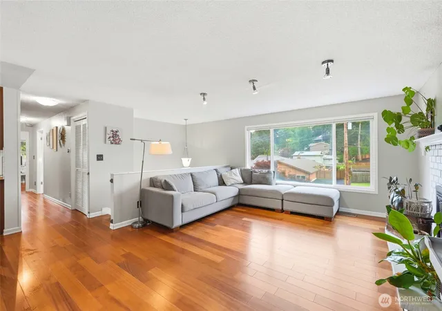 Photo 4 of Sale Pending at 619 Willow Rd, Bellingham, WA 98225 | MLS# NWM2522643 | Listing updated on 2026-09-24
