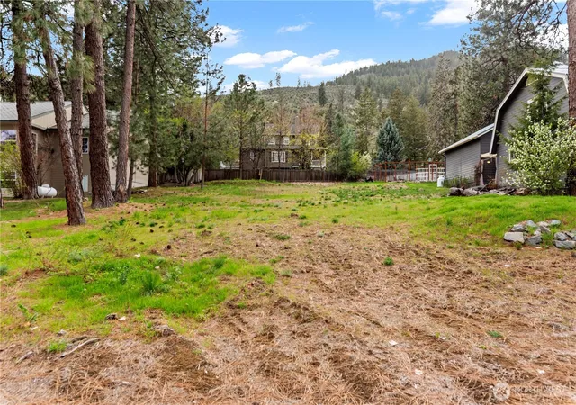 Photo 3 of Land for sale at 0 Lakeview Pl, Chelan, WA 98816 | MLS# NWM2522712 | Listing updated on 2026-09-21