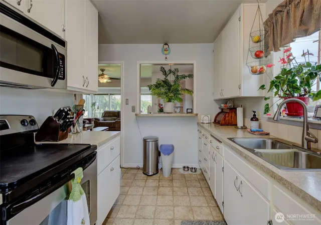 Photo 2 of Single family home for sale at 2901 Sunset Hwy, East Wenatchee, WA 98802 | MLS# NWM2522833 | Listing updated on 2026-09-21