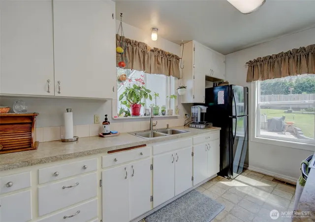 Photo 3 of Single family home for sale at 2901 Sunset Hwy, East Wenatchee, WA 98802 | MLS# NWM2522833 | Listing updated on 2026-09-21