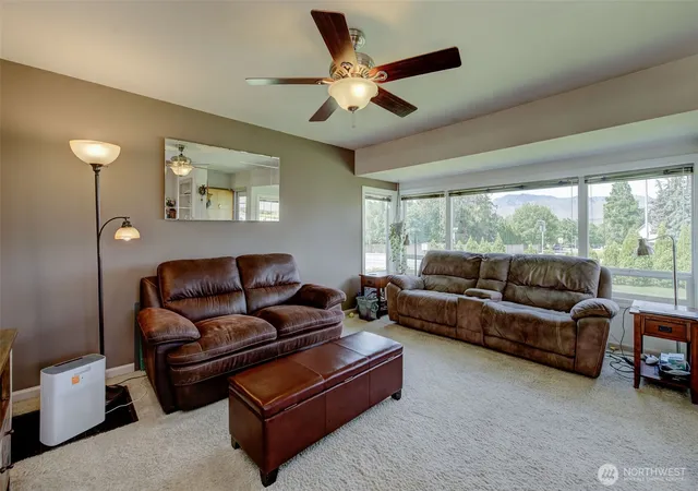 Photo 3 of Single family home for sale at 2901 Sunset Hwy, East Wenatchee, WA 98802 | MLS# NWM2522833 | Listing updated on 2026-09-21